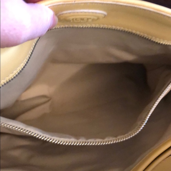 Tod’s butter yellow “princess Diana” bag - Picture 5 of 7